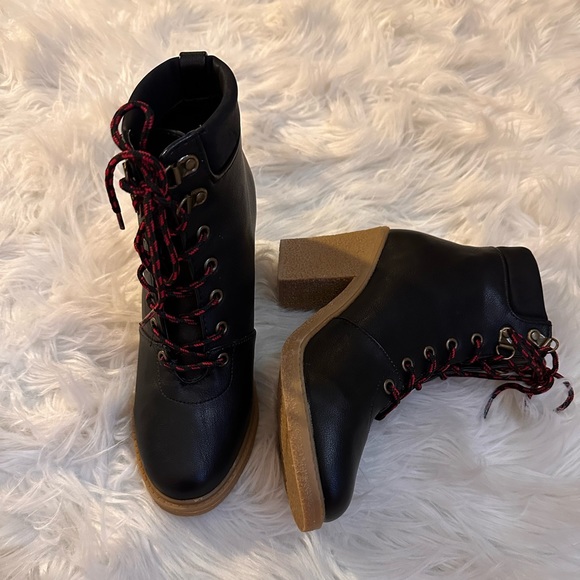 Nautica Shoes - Nautica black red tie boots size: 7.5